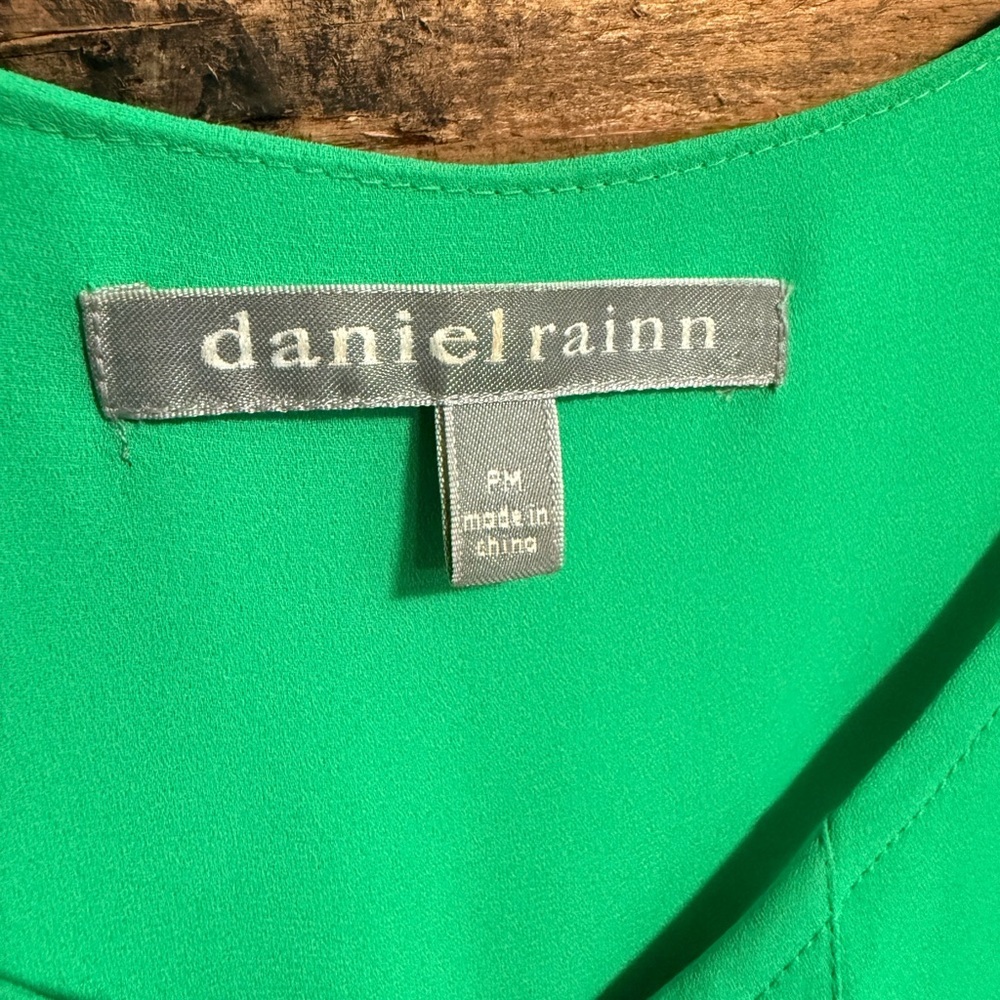 NWOT Daniel Rainn Vibrant Emerald Blouse - Picture 3 of 5